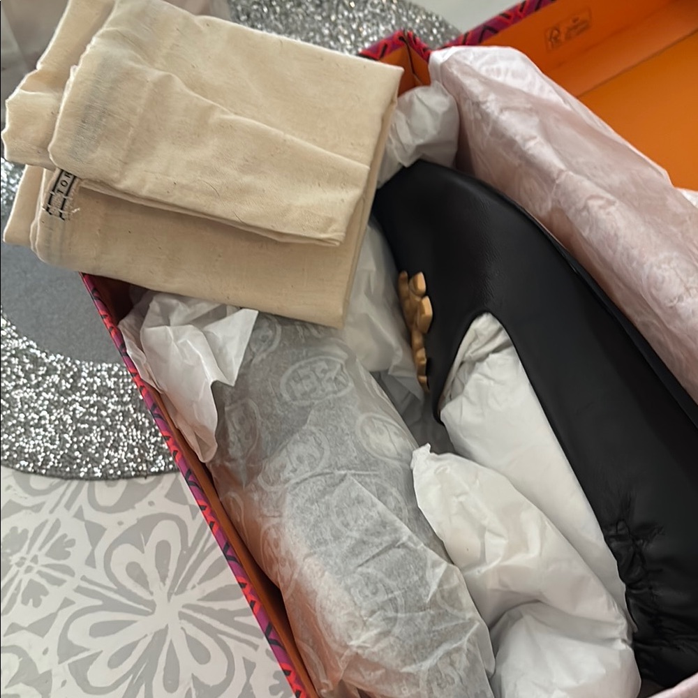 NEW-Tory Burch BLACK ELEANOR LOAFER Flats with Gold Logo,9.5